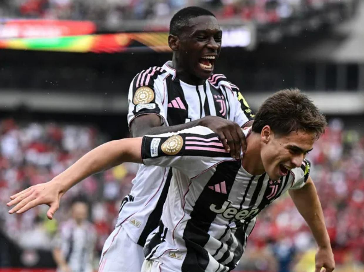 爱游戏官方网站关于尤文图斯训练开放日；今晚伤情更新引欢呼；德国杯在即；控场能力受关注的信息