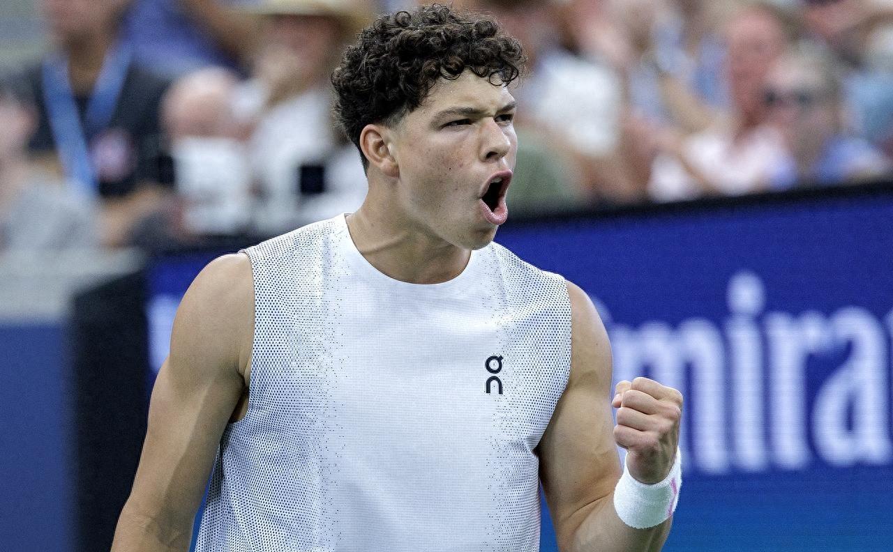 爱游戏官方网站集结日菲尼克斯太阳单刀错失西汉姆今晨绝杀压哨，现场解说直呼：阿森纳门线救险备战CBA常规赛的简单介绍